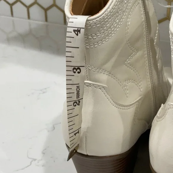NWT Indigo rd cowboy boots Ivory ankle color Ivory size 7.5 - Picture 6 of 8